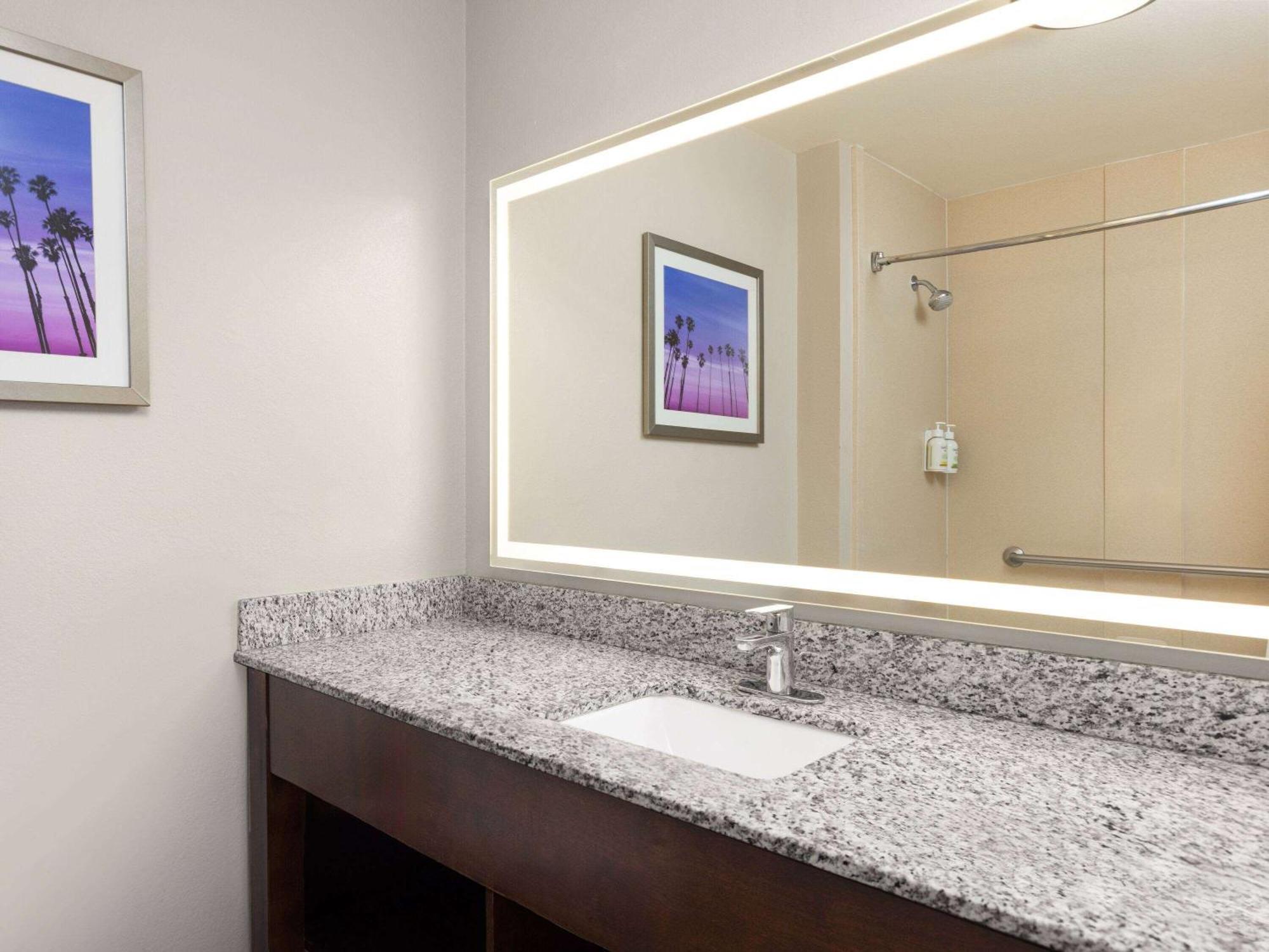 La Quinta By Wyndham Santa Clarita - Valencia Hotel Stevenson Ranch Exterior photo