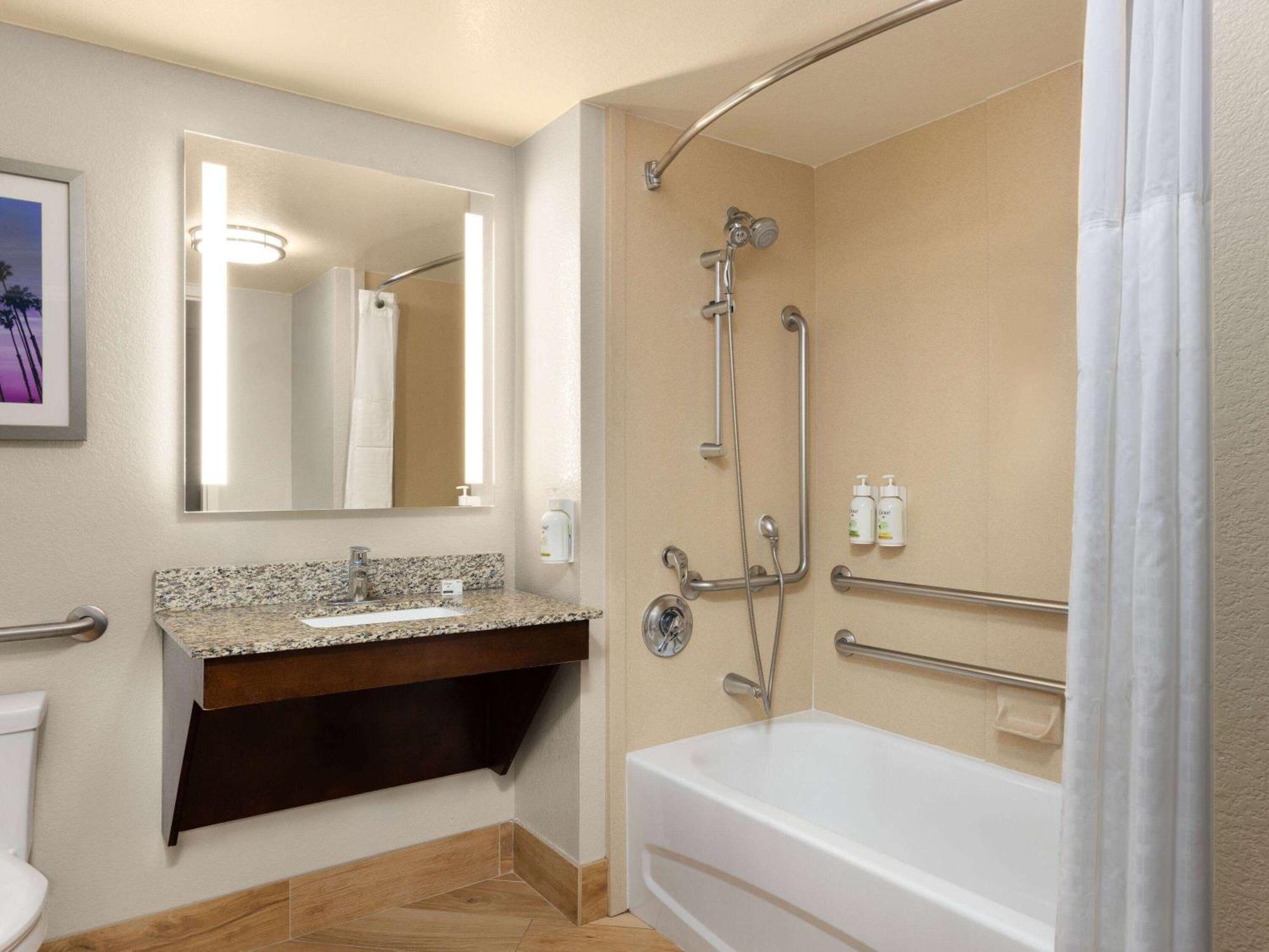 La Quinta By Wyndham Santa Clarita - Valencia Hotel Stevenson Ranch Exterior photo